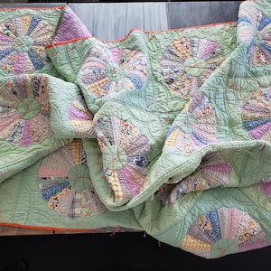 Quilt_Hand-quilted_Hand sewn_Dresden pattern_New bias on all edges (30-191)