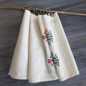 Curtain with 8 clips