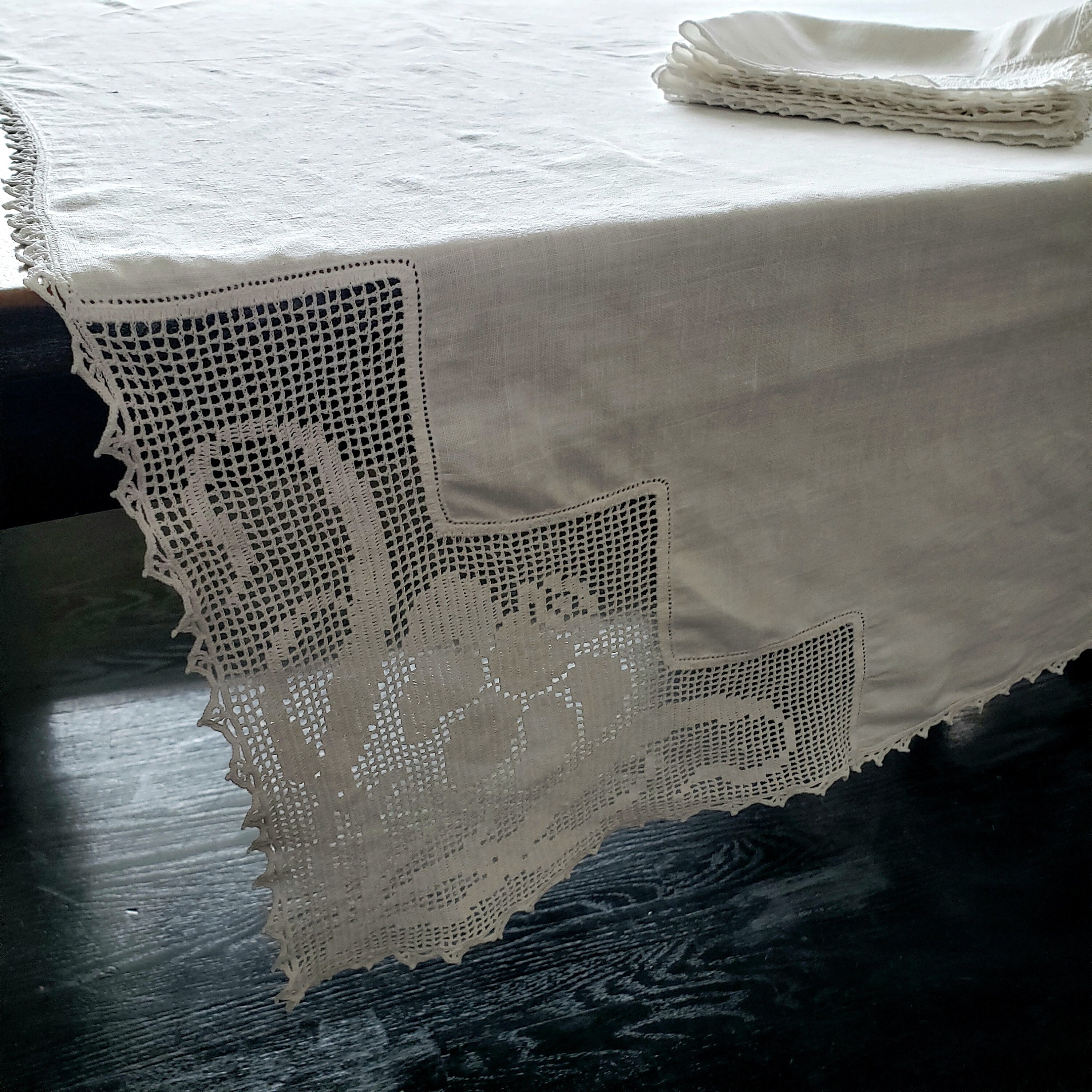 テーブルリネン_テーブルクロスとナプキン4枚（20～26枚）のセット