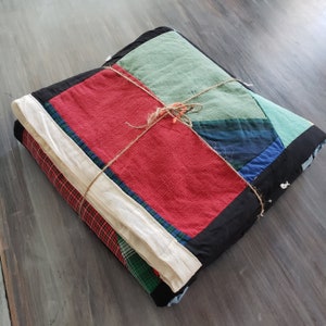 Vintage Handmade Quilt (30-7)