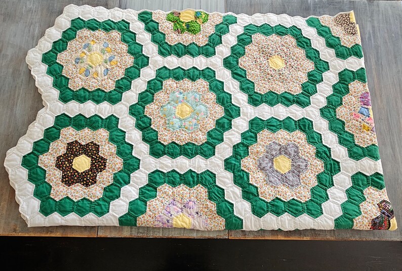 Quilt_Handmade_Hand-quilted Quilt_Hand-Stitched_Grandmother's Flower Garden pattern (30-215)