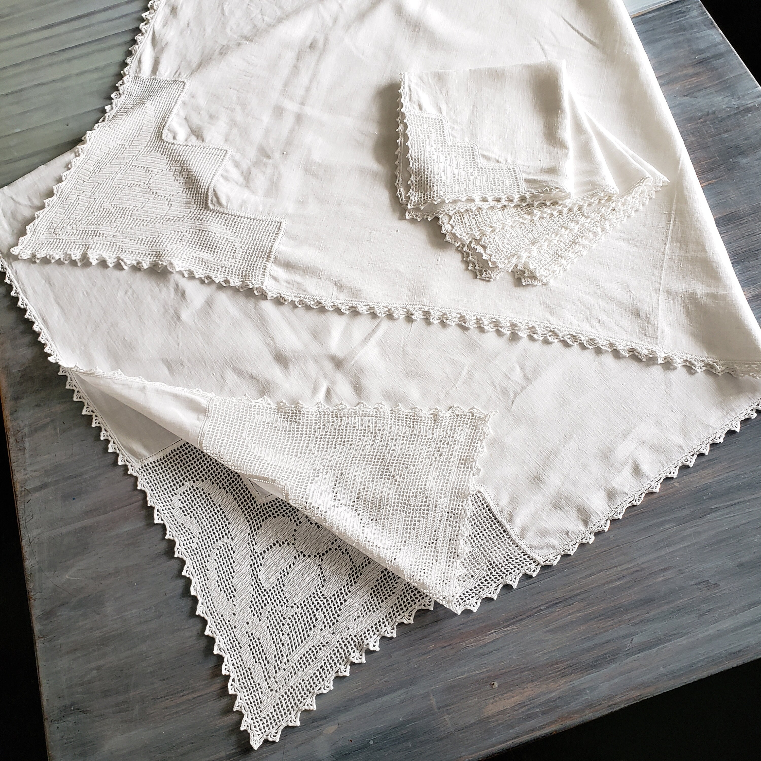 テーブルリネン_テーブルクロスとナプキン4枚（20～26枚）のセット