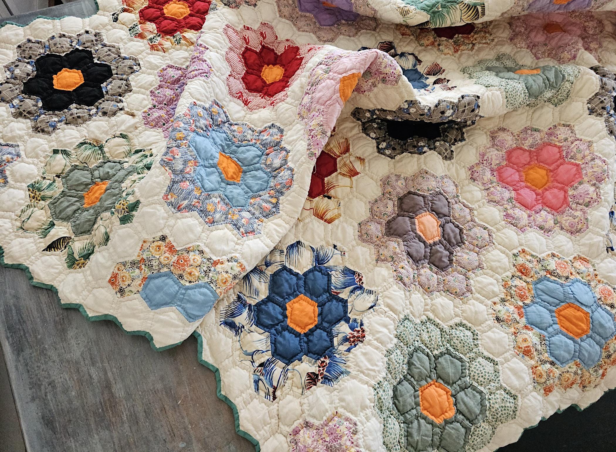 Quilt_Handmade_Hand quilted_Hand sewn_Almost New_Jardin de fleurs de grand-mère (30-260)
