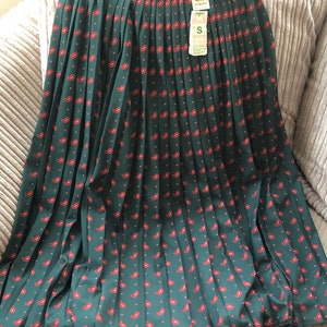 Pleat Paisley Scottie Skirt