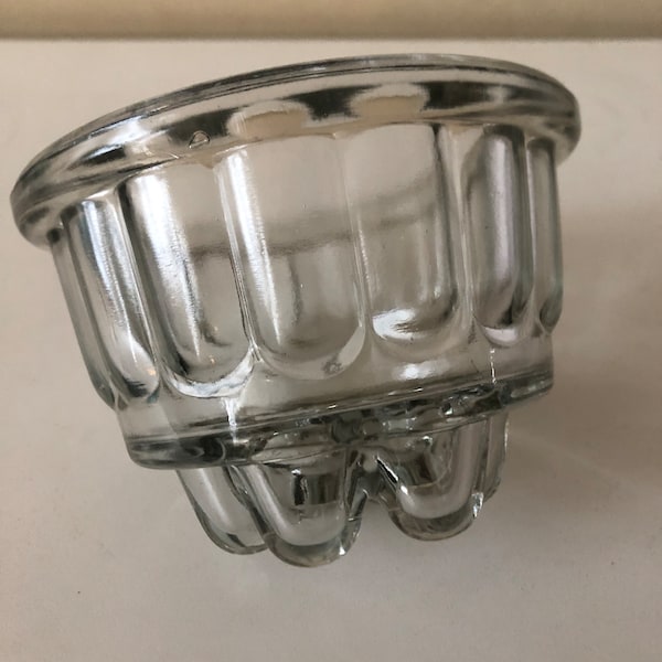 Vintage Clear Glass Jelly Mould with 6 points. Traditional Blancmangue Mould. 1 pint capacity.