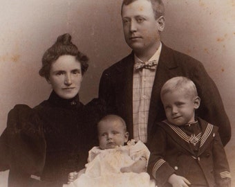 Fotografía de gabinete victoriano: Retrato familiar de la década de 1890, Gutekunst Philadelphia