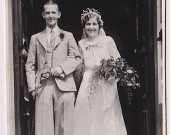 WEDDING Vintage Wedding PhotographPostcard c1930-40 Lovely Bouquet Fashion BRIDE and GROOM