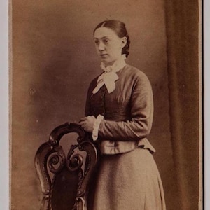 Delightful WOMAN, Wonderful FASHION, Ringlets, 3/4 Length, Victorian Carte de Visite Photograph, c1880s