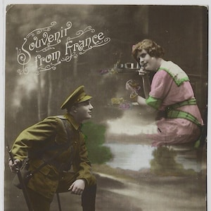 Antica cartolina francese della Prima Guerra Mondiale, SOUVENIR DALLA FRANCIA! Soldato e donna