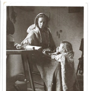 Kleines MÄDCHEN und MUTTER, Abendgebet, Antike Foto-Postkarte, 1905, Dreh