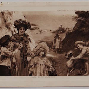 Carte postale ancienne d'artiste, Sur le sable, Famille à la plage avec un chien colley, C W Faulkner 879, publiée en 1909