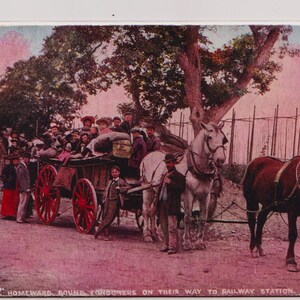 1908年アンティークホップ摘み絵葉書：ケントから家路につくロンドン市民と馬車たち
