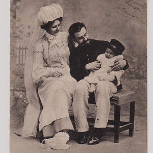 Madre, bambino e soldato, cartolina francese antica, pubblicata nel 1905