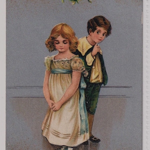 Cartolina d'artista antica, Dolci bambini sotto il vischio, sfondo argento, c. 1910, B.B. Serie 16