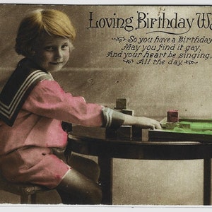 JUNGE im Matrosenanzug, Spielt mit ZIEGELN, Antike Postkarte, Lonsdale & Bartholomew, Gesendet 1921