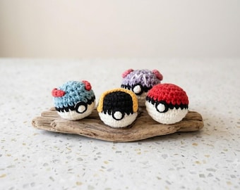 Poké Ball (1.ª generación) – Juguete de ganchillo para gatos – Hecho a mano – Opción de hierba gatera o cascabel – Bola de ganchillo artesanal