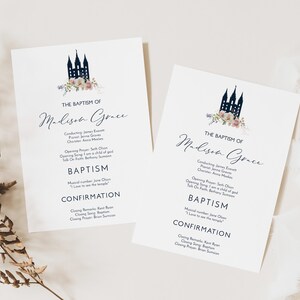 Puede incluir: Dos tarjetas rectangulares blancas para programa de bautismo con una ilustración de templo azul oscuro sobre un arreglo floral. El texto dice THE BAPTISM OF Madison Grace, seguido de detalles del evento, BAPTISM y CONFIRMATION con participantes.