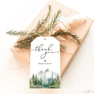 Rustiek berg vrijgezellenfeest bedankkaartje | Love Is An Adventure-cadeaulabel voor douchen | Aquarelbomen | Boslandschap | Bewerkbare tagsjabloon