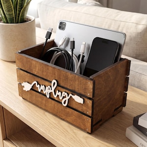 Personalisierte Holz Unplug Box Rustikale Familie Handy & Tablet Halter