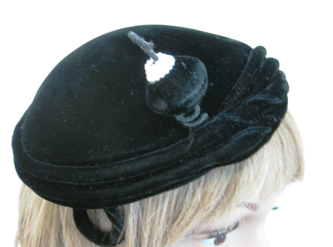 Cocktail Hat, Black Velvet W/beaded Accent, Vintage 1950s  display picture 1