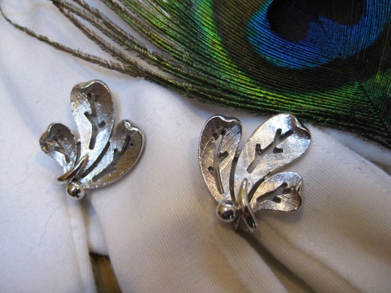 Clip-on Earrings, Vintage, Curling Feathers Desig… - image 2