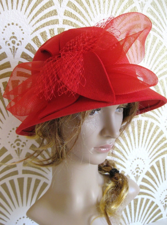 Vintage red wool felt cloche hat detailed with a matching side bow Bellady Cloche Red 100% Wool VTG Fedora Style Bow Dress Hat  main image 4