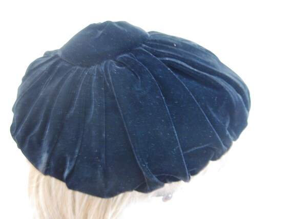 HATTIE CARNEGIE, Vintage Hat, Signed, Haute Coutu… - image 4