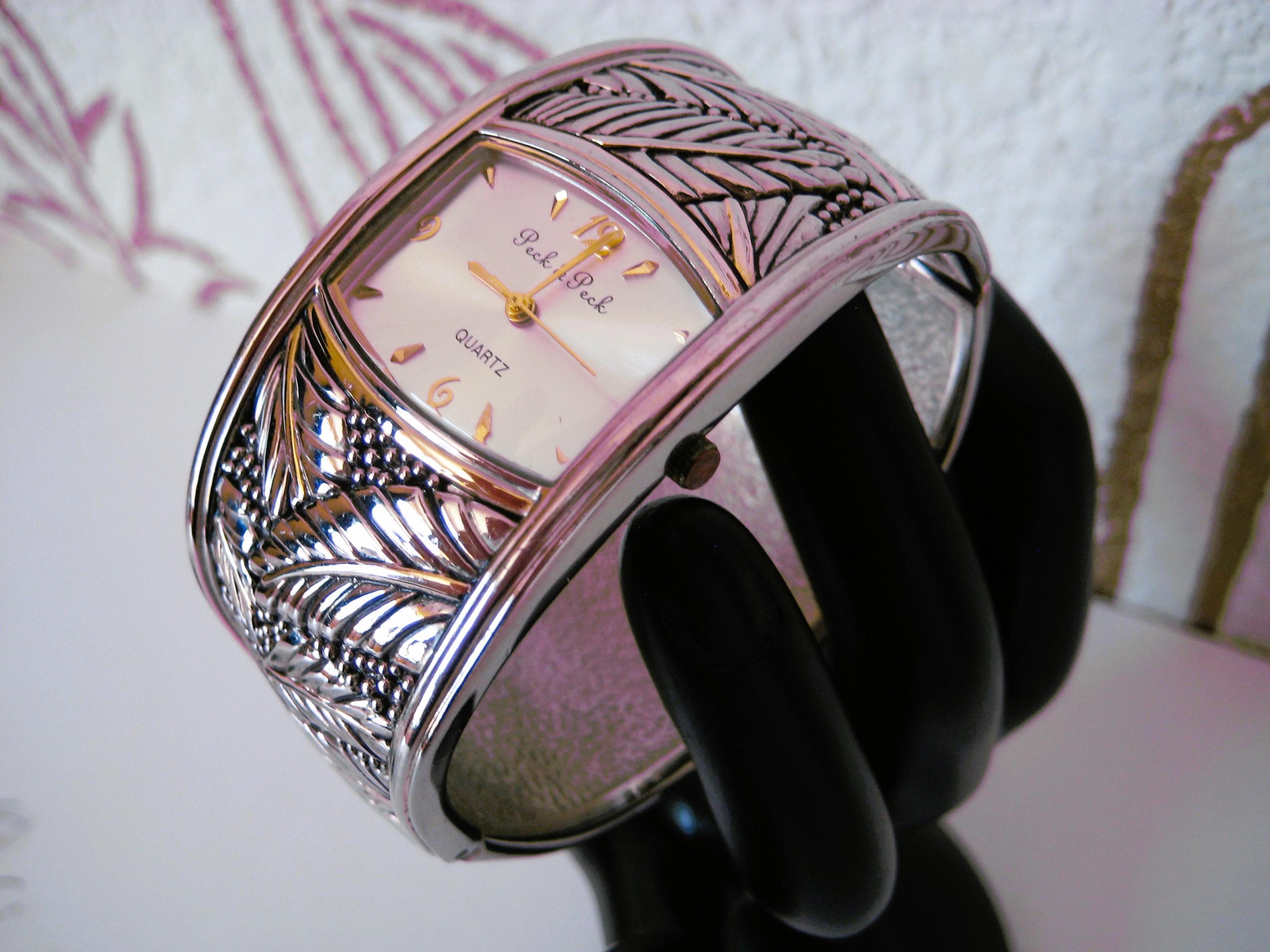 Hinged-cuff Wide Quartz Watch/bracelet, PECK & PECK, Silver Tone