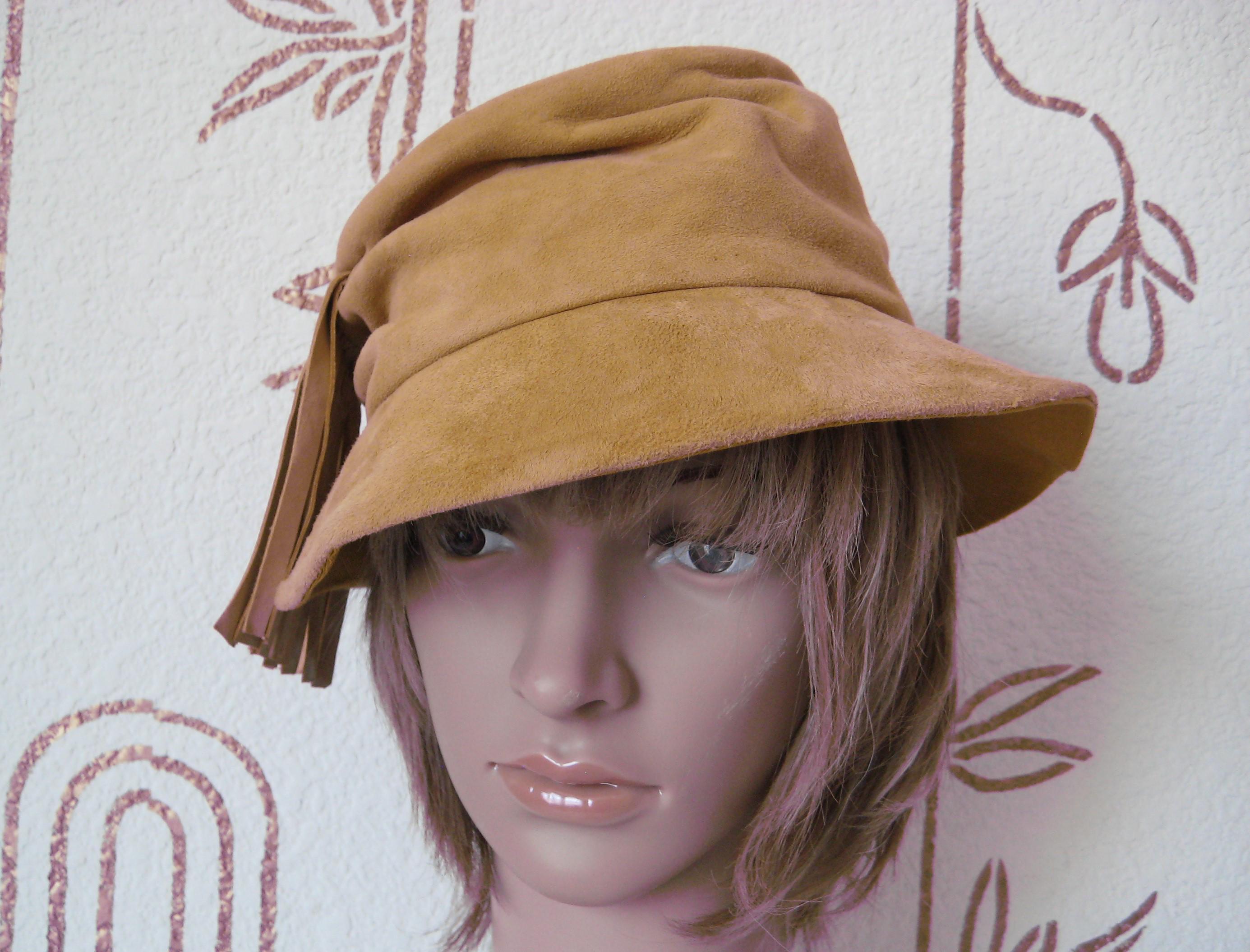 Suede Bucket Hat, D