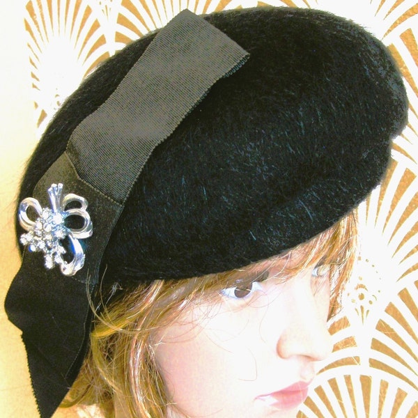 Vintage Hat, Black Tilt Beret, Melosoie Black Genuine Beaver Fur, Wide Grosgrain Ribbon Trim, 1940s, Classic and Gorgeous!