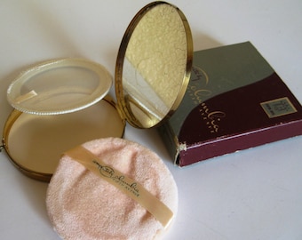 Espejo compacto dorado, diseñador Columbia Fifth Avenue, diseño Regency en relieve, década de 1940.