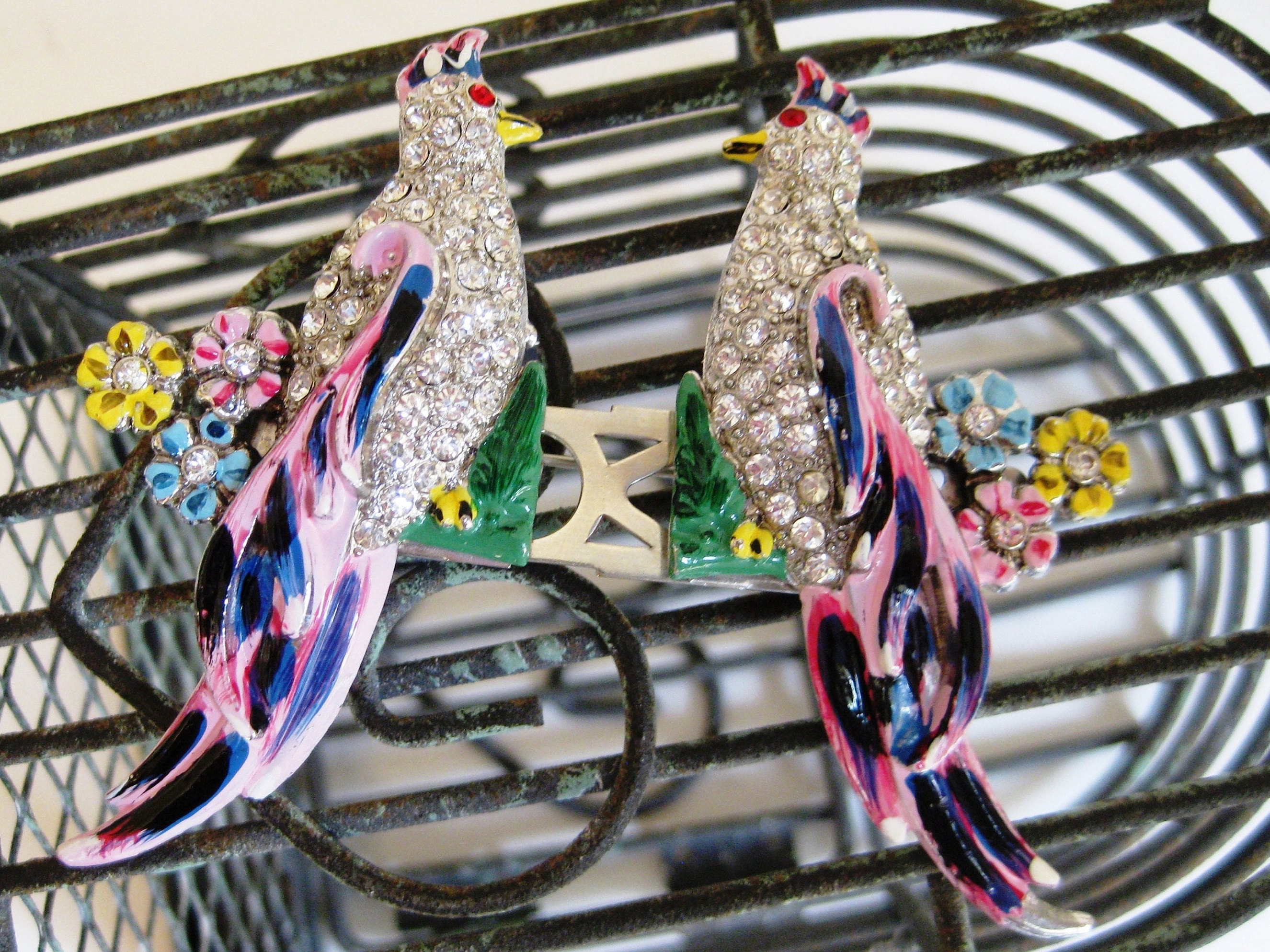 ヴィンテージラインストーンバードブローチ：エナメル加工のデュエット