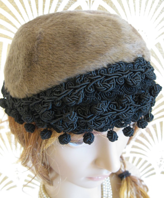 HATTIE CARNEGIE Vintage Hat, Signed, Haute Coutur… - image 1