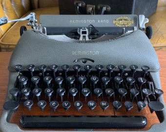 Beautiful, working Remington Rand Typewriter with original case