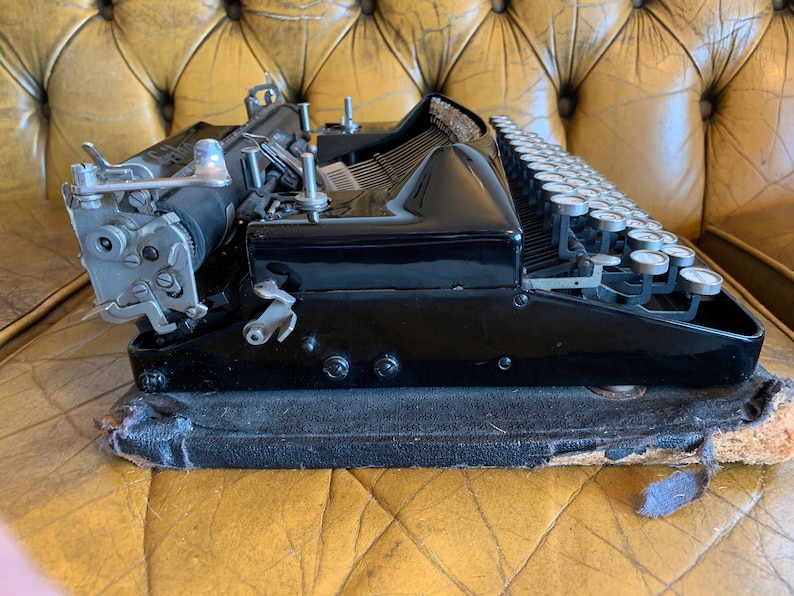 Beautiful Working Erika model S Typewriter