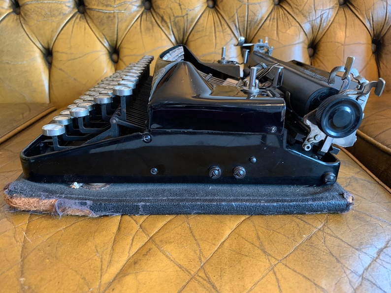 Beautiful Working Erika model S Typewriter