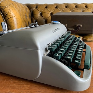 Working Remington Travel Riter (rare original metallic paint ) typewriter With original case