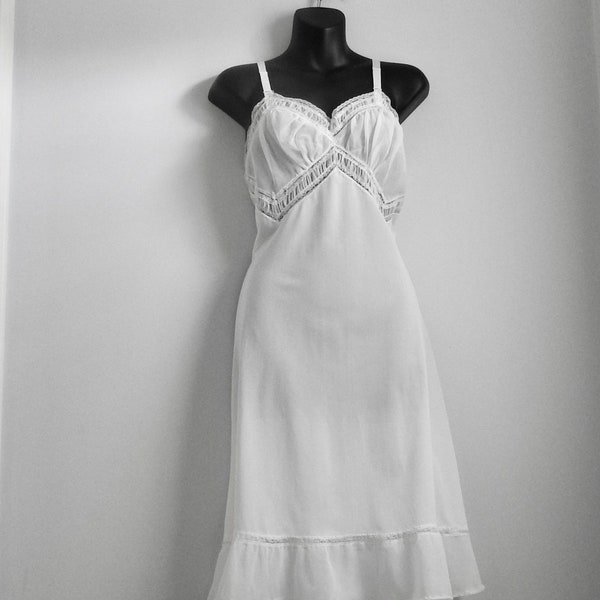 Vintage 1960s White Nylon Slip With Ruffled Hem Size M