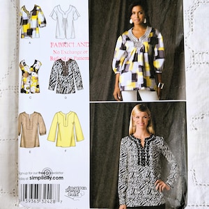 Peut inclure: Patron de couture Simplicity numéro 2696 pour un chemisier avec différentes options de design. Le patron comprend des instructions pour réaliser six styles de chemisiers différents, dont un chemisier à imprimé zèbre noir et blanc, un chemisier à carreaux jaune et noir et un chemisier uni marron. Le patron est pour les tailles H5 6, 8, 10, 12 et 14, ce qui correspond aux tailles européennes 32-40 et aux tailles françaises 34-42.