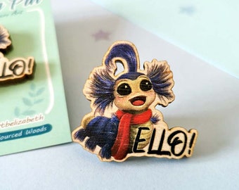 Ello Worm Holzanstecker - Labyrinth William inspiriertes umweltfreundliches Abzeichen