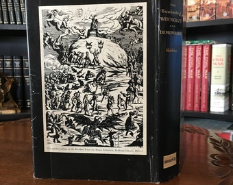 洋書 Encyclopedia of Witchcraft & Demonology The Encyclopedia of Witchcraft & Demonology by Russell Hope