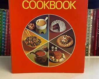 Betty Crocker's Pie Cook Book 1969 (1st Printing) Five Ring Binder