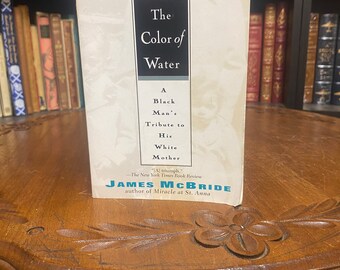 The Color of Water: A Black Man's Tribute to His White Mother by James McBride (Trade Paperback)