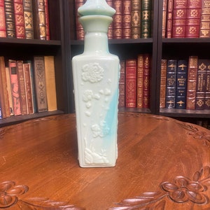 BEAM&#39;S Royal Jade whiskey decanter (Milk Glass) 1972 JIM BEAM (Free Shipping)