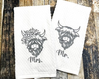 Mr and Mrs Highland Cow Kitchen Towel Set - Personalized - 2 Embroidered Dish Towel - Wedding Gift - Bridal Shower Gift - Bride and Groom