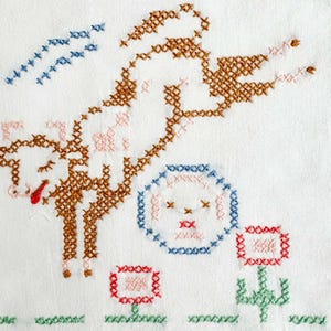 GRATIS VERZENDING: vintage handgeborduurd quiltblok met kinderrijmpjes - quiltvierkant koe springt over de maan