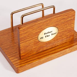 Portacartas vintage de madera y metal "Padre del año": decoración de escritorio y oficina de mediados de siglo
