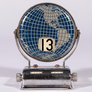 Vintage eeuwigdurende klapkalender - bureauaccessoire met wereldkaart