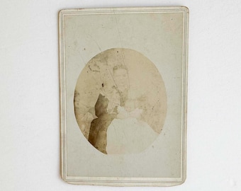 Antieke vintage fotokastkaart - foto van moeder met baby