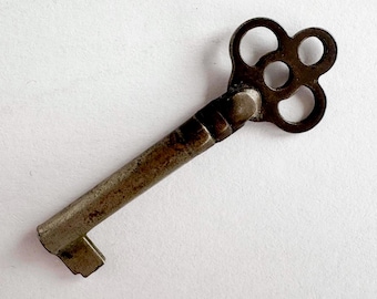 50er Jahre Schlüsselbund - Dunkelsilbernes Metall - ca. 5,5 cm lang